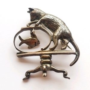 💥PRICE DROP💥JEZLAINE Cat and Fishbowl Brooch